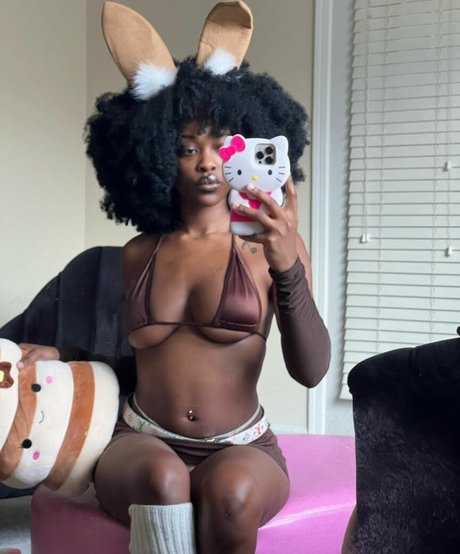 Naakte gelekte OnlyFans-foto van Kalenbree