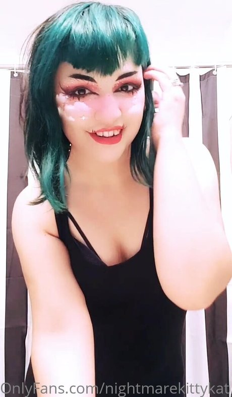 Naakte gelekte OnlyFans-foto van Nightmarekittykat