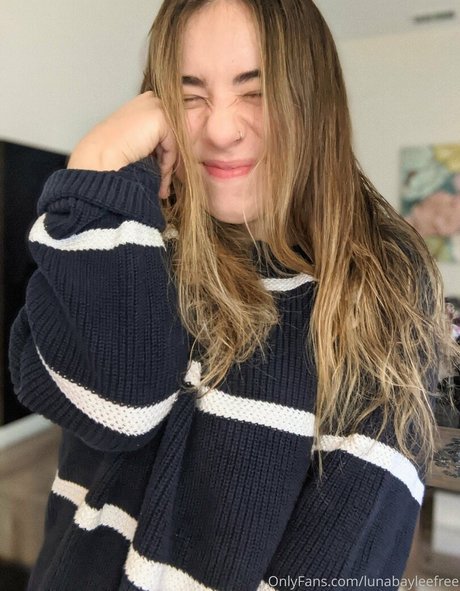 Naakte gelekte OnlyFans-foto van Lunabayleefree