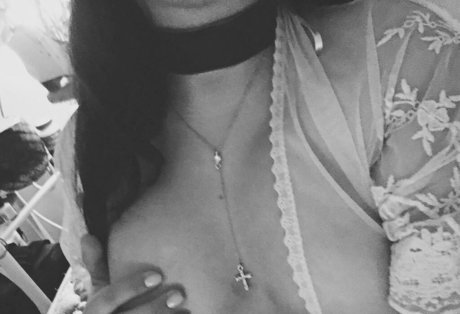 Naakte gelekte OnlyFans-foto van Succubuskino