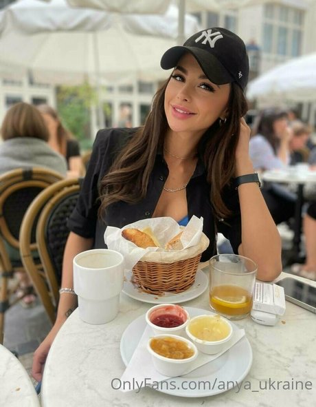 Naakte gelekte OnlyFans-foto van Anyaukraine