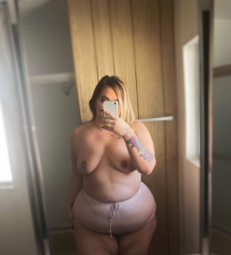 Naakte gelekte OnlyFans-foto van Luxxxstone