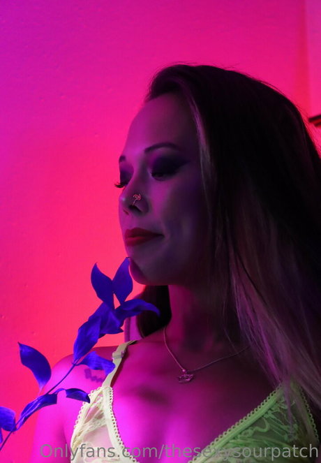 Naakte gelekte OnlyFans-foto van Madamemeiko