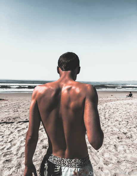 Naakte gelekte OnlyFans-foto van Skaterrboi