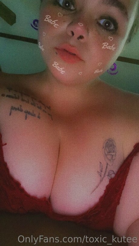 Naakte gelekte OnlyFans-foto van Toxickutee