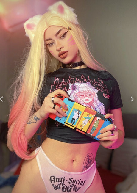 Naakte gelekte OnlyFans-foto van Kiiyoko