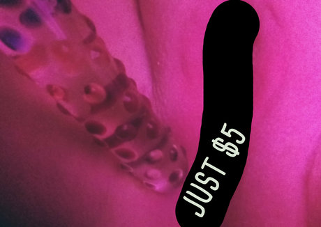 Naakte gelekte OnlyFans-foto van Vauxibox