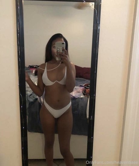 Naakte gelekte OnlyFans-foto van Heavenbaee