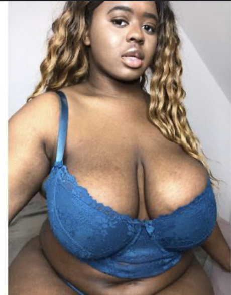 Naakte gelekte OnlyFans-foto van Black Diva