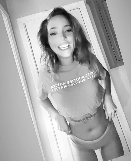 Naakte gelekte OnlyFans-foto van Taylor Weeks