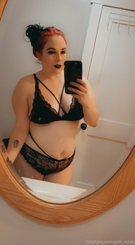 Naakte gelekte OnlyFans-foto van Gothtraish