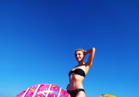 Naakte gelekte OnlyFans-foto van Helenadolphin