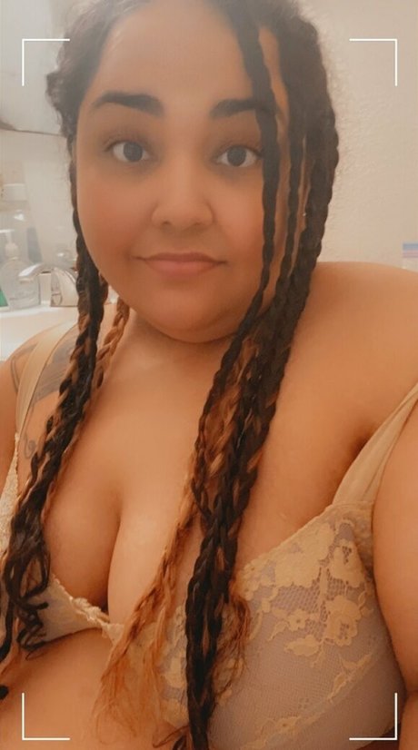 Naakte gelekte OnlyFans-foto van Goddesskonata