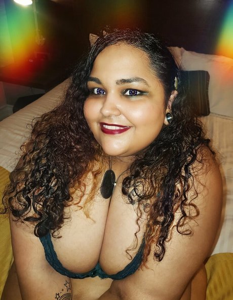Naakte gelekte OnlyFans-foto van Goddesskonata