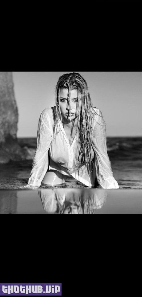 Naakte gelekte OnlyFans-foto van Sarasavage