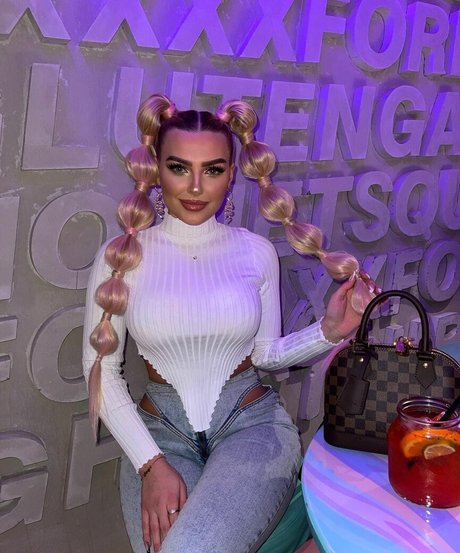 Naakte gelekte OnlyFans-foto van Gabriella Szklarz