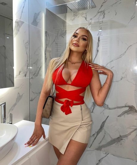 Naakte gelekte OnlyFans-foto van Gabriella Szklarz