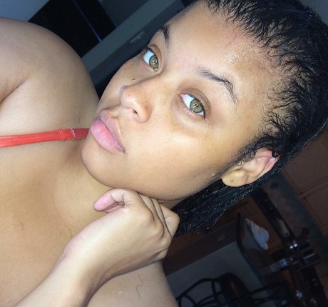 Naakte gelekte OnlyFans-foto van Jasmine Gunn
