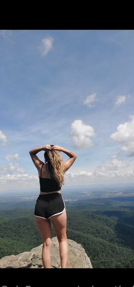 Naakte gelekte OnlyFans-foto van Selenathalatina