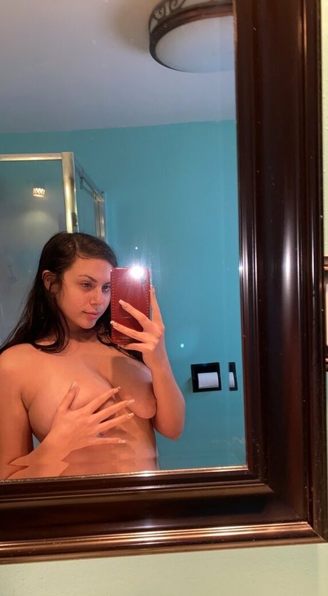 Naakte gelekte OnlyFans-foto van Innub