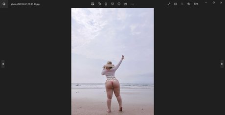 Naakte gelekte OnlyFans-foto van Uy Uy