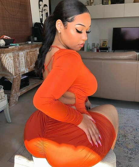 Naakte gelekte OnlyFans-foto van Marie Assie