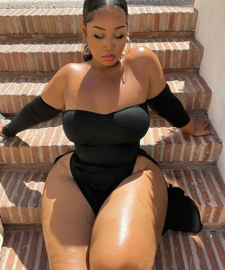 Naakte gelekte OnlyFans-foto van Marie Assie