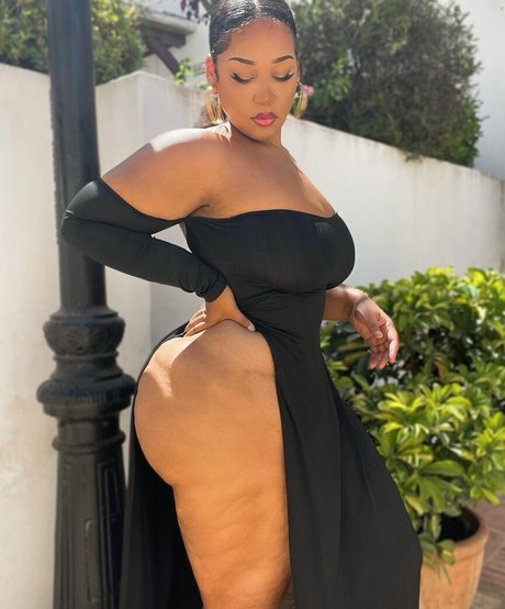 Naakte gelekte OnlyFans-foto van Marie Assie