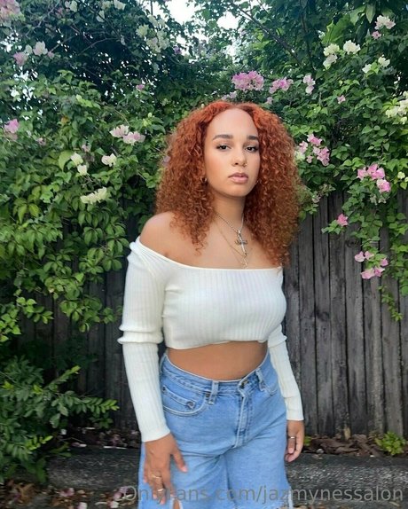 Naakte gelekte OnlyFans-foto van Lifewithjazmyne