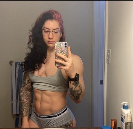 Naakte gelekte OnlyFans-foto van Natasha Aughey