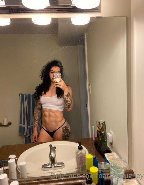 Naakte gelekte OnlyFans-foto van Natasha Aughey