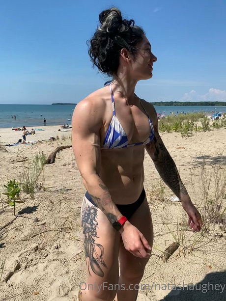 Naakte gelekte OnlyFans-foto van Natasha Aughey