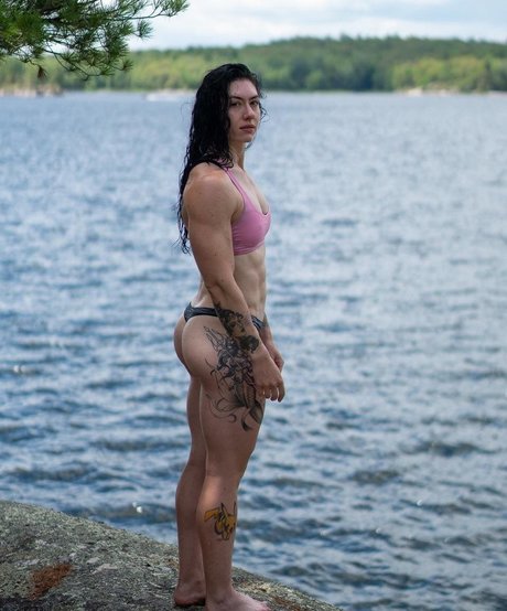 Naakte gelekte OnlyFans-foto van Natasha Aughey