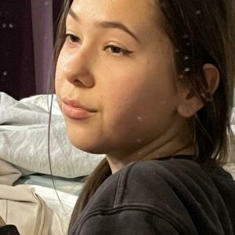 Naakte gelekte OnlyFans-foto van Amyloou