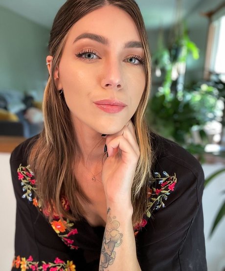 Naakte gelekte OnlyFans-foto van Marzz