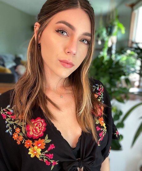 Naakte gelekte OnlyFans-foto van Marzz