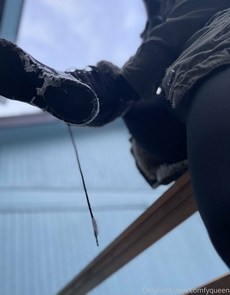 Naakte gelekte OnlyFans-foto van Comfyqueen