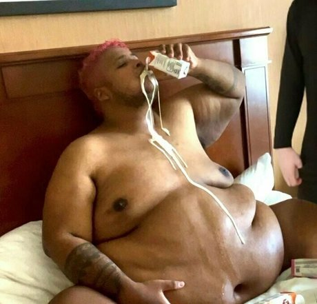 Naakte gelekte OnlyFans-foto van Kingslard