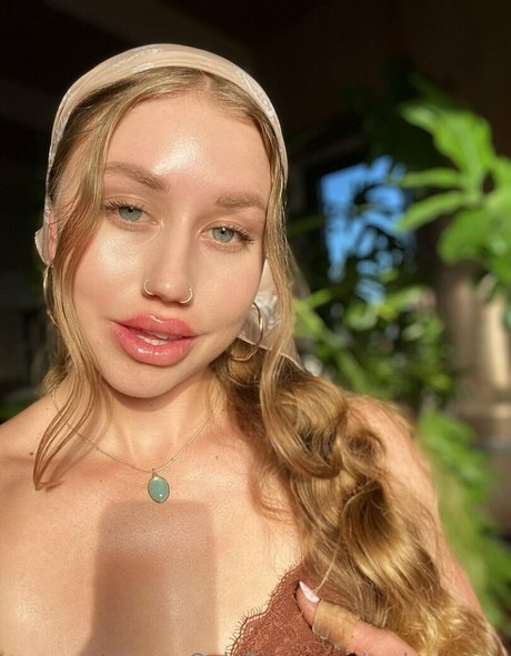 Naakte gelekte OnlyFans-foto van Mslunarose