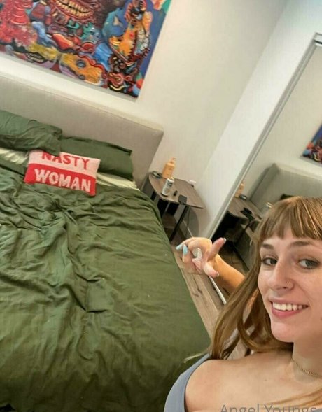 Naakte gelekte OnlyFans-foto van Angelyoungsxxx