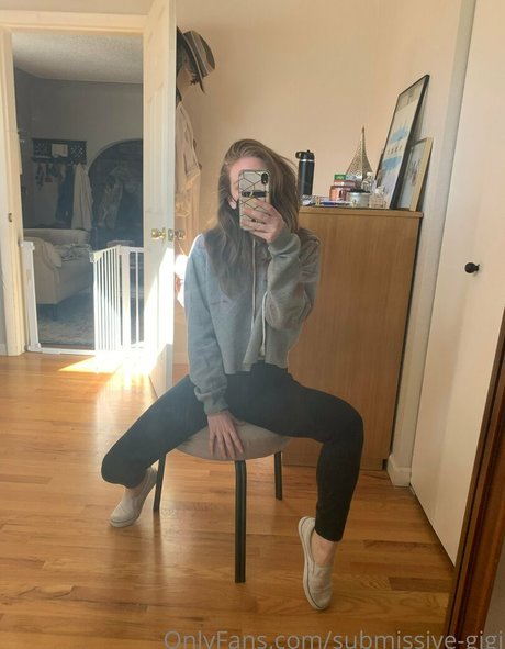 Naakte gelekte OnlyFans-foto van Submissivegigi