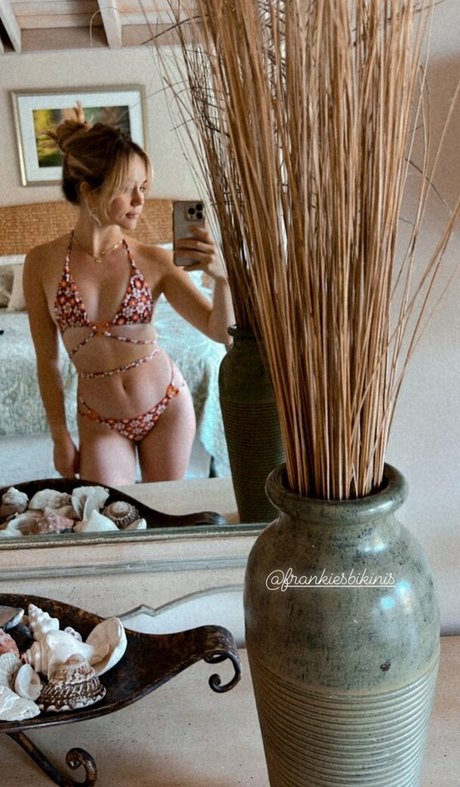 Naakte gelekte OnlyFans-foto van Brec Bassinger