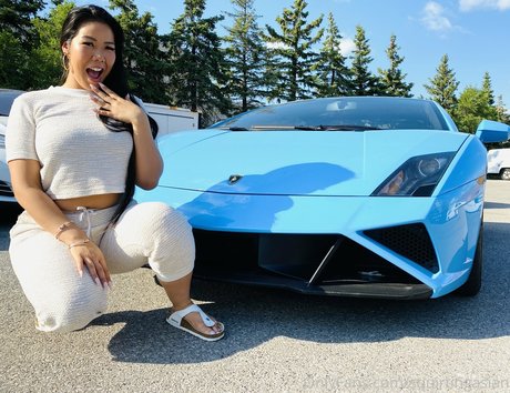 Naakte gelekte OnlyFans-foto van Asiantsunamifree