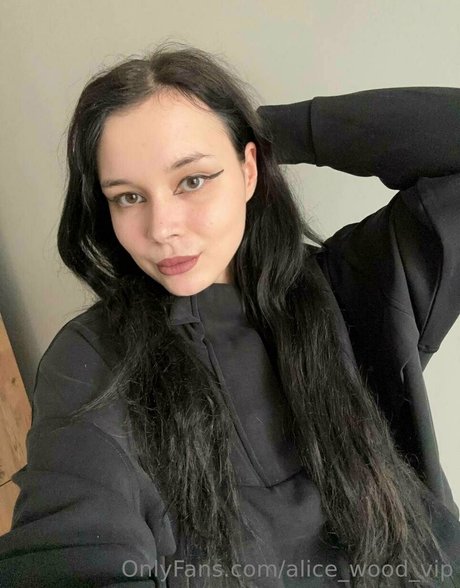 Naakte gelekte OnlyFans-foto van Alicewoodvip