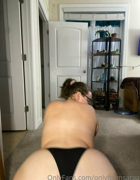 Naakte gelekte OnlyFans-foto van Onlyfromsaraa