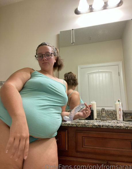 Naakte gelekte OnlyFans-foto van Onlyfromsaraa