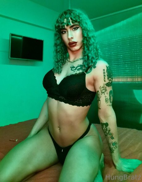 Naakte gelekte OnlyFans-foto van Hungbratz