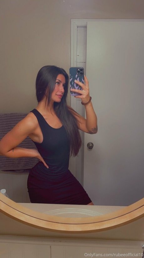 Naakte gelekte OnlyFans-foto van Rubeeofficial