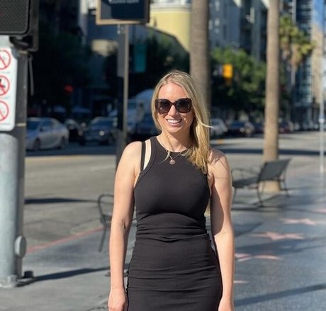 Naakte gelekte OnlyFans-foto van Sarah Cruddas