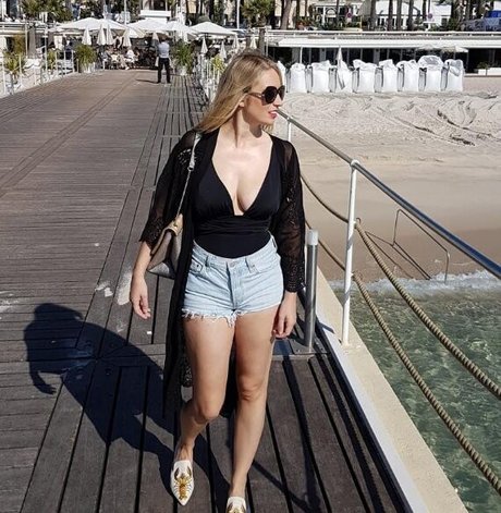 Naakte gelekte OnlyFans-foto van Sarah Cruddas